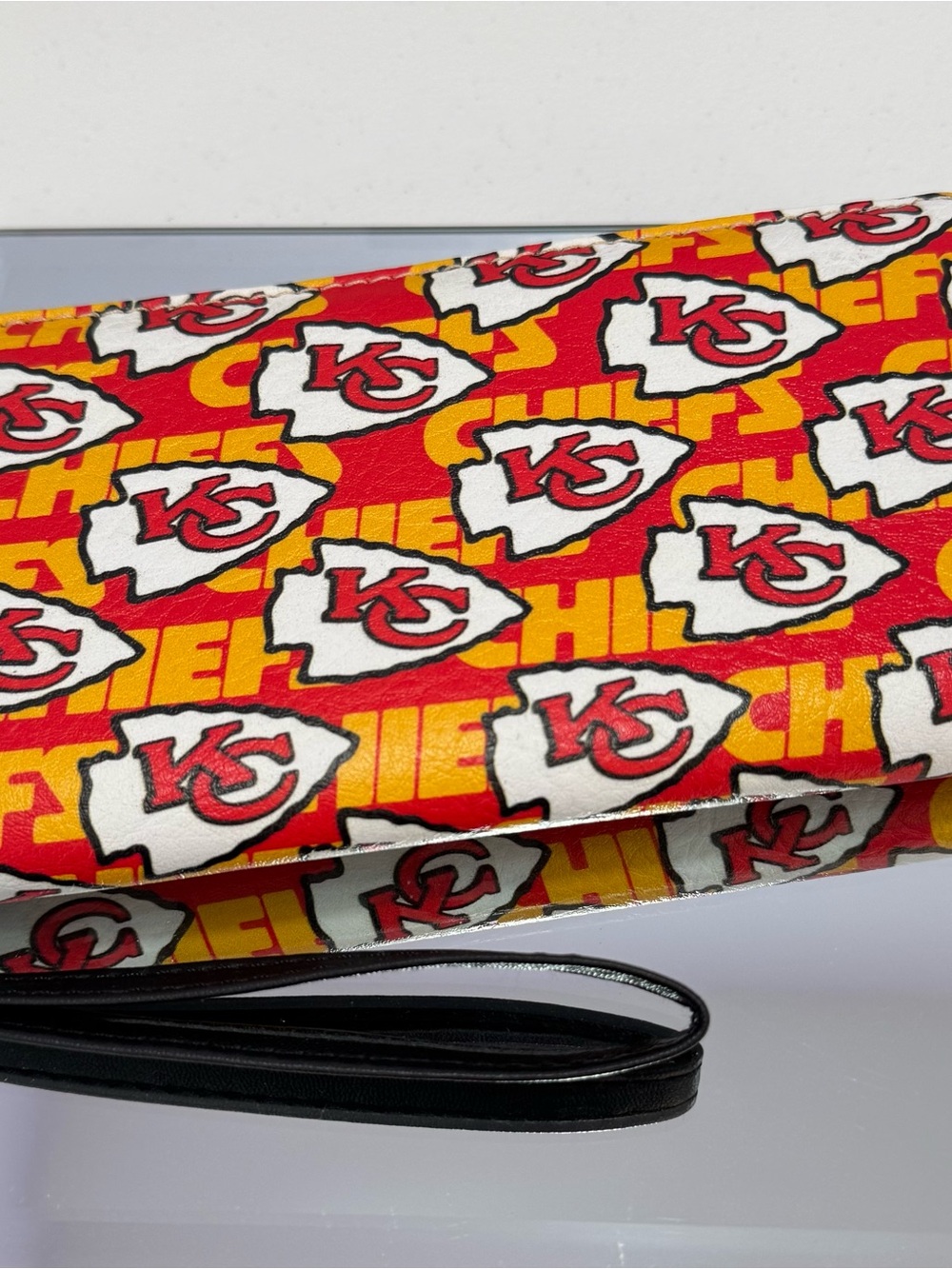 New Chiefs Wallet Wristlet 8x4 Zip Around